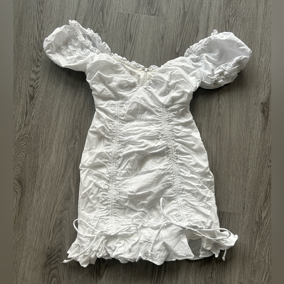 White dress - Picture 1 of 1